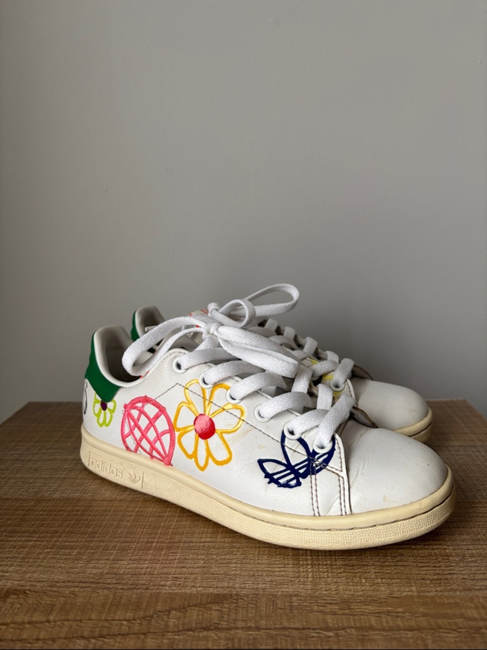 adidas White Women’s Leather Sneakers Stan Smith 'Large Doodles' Size 5 - Picture 3 of 8